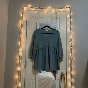 Scoop neck princess seam top